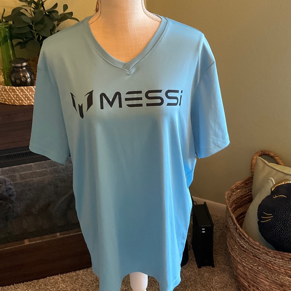 Men’s SizeLarge Messi Soccer Shirt, Excellent Condition!